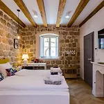 Monte Santo By Duhomes