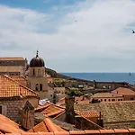 Monte Santo By Duhomes